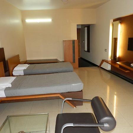Hotel Rock Regency Toranagallu Экстерьер фото