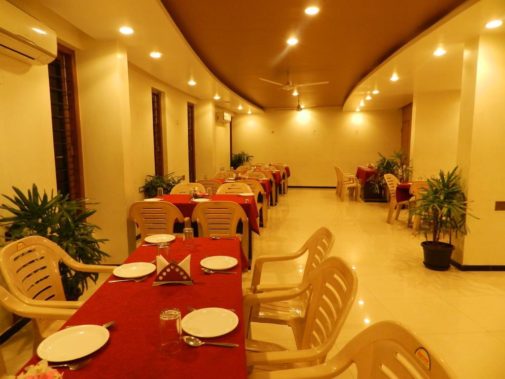Hotel Rock Regency Toranagallu Экстерьер фото