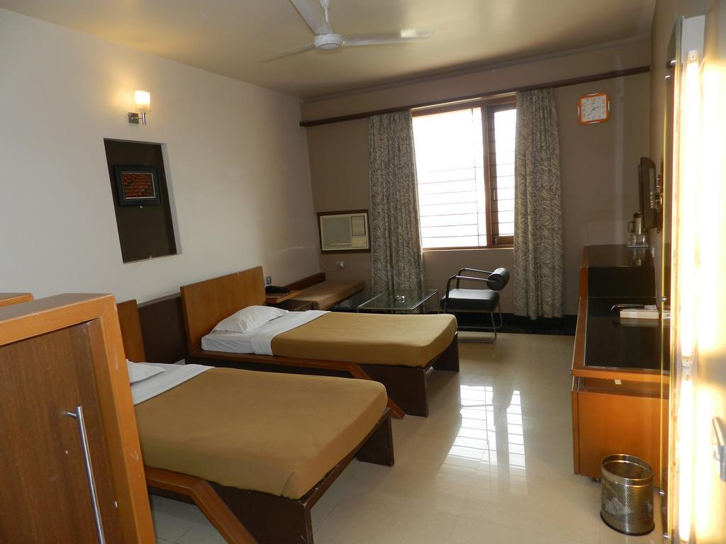 Hotel Rock Regency Toranagallu Экстерьер фото